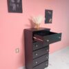 ✨Cajonera CIRC🎪 – ¡Diseñada para destacar en tu espacio! 💫 Organiza con estilo y haz que cada rincón de tu habitación refleje tu personalidad con nuestra Cajonera modelo Circo. Un diseño único, elegante y funcional, con doble jaladera que aporta ese toque moderno y diferente que tanto te encantará. 🖤 🎨 Personalízala a tu gusto: Elige el modelo de jaladera que más te guste y combínalo con el tono ideal para que se adapte perfectamente a la estética de tu espacio.