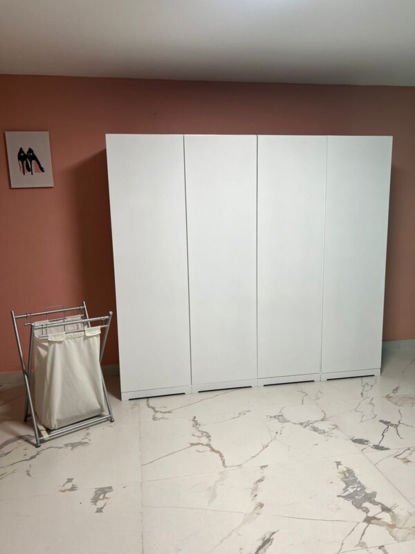 👗✨ Clóset modelo Bailarina – Tu espacio, a tu manera ✨ ¿Buscas un clóset amplio, funcional y con diseño moderno? ¡El modelo Bailarina es justo lo que necesitas para mantener tu ropa organizada y tu espacio con estilo! 📏 Medidas totales: 2 metros de largo 🧩 4 módulos individuales de 50cm x 50cm de fondo que puedes acomodar como tú quieras, según tu espacio y tus necesidades. ¡Tú decides la distribución! 🧺 Con múltiples espacios y cajones, este clóset está pensado para ayudarte a organizar ropa, zapatos, accesorios y mucho más de forma práctica y visualmente hermosa. 💖 Ideal para recámaras modernas, vestidores o para quienes necesitan más espacio sin sacrificar diseño. ✅ Modular y personalizable ✅ Súper amplio y funcional ✅ Perfecto para mantener todo en orden y a la vista ¡Haz tu pedido ahora y dale a tu habitación el toque de organización y estilo que estabas buscando con el Clóset Bailarina!